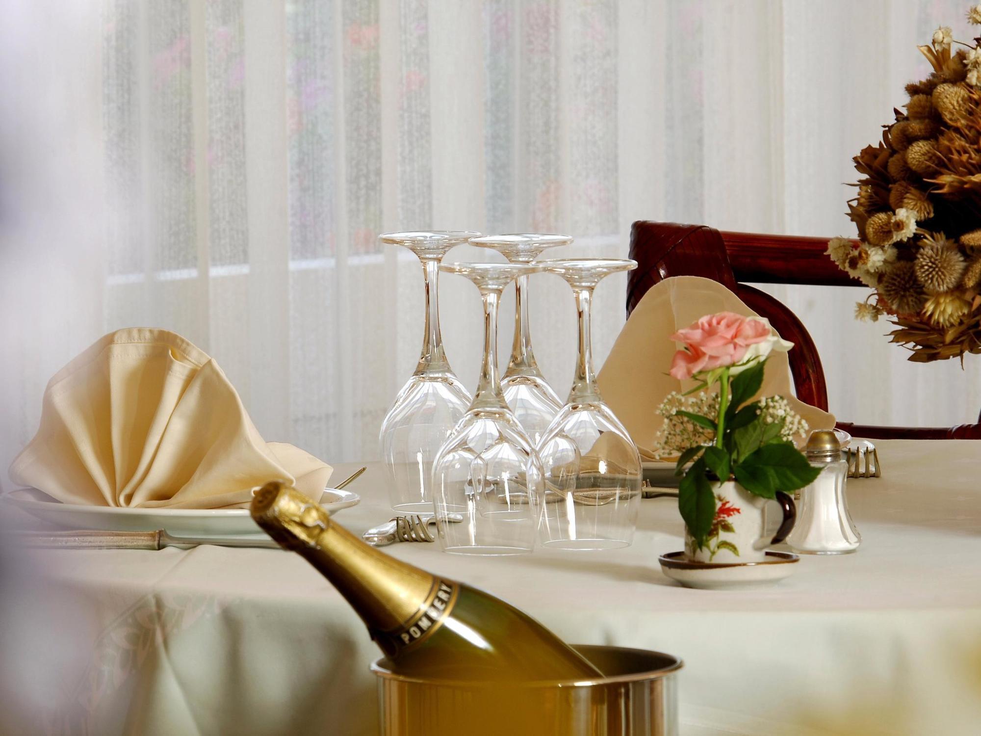 Hotel Restaurant Le Parc Moulins  Exteriér fotografie