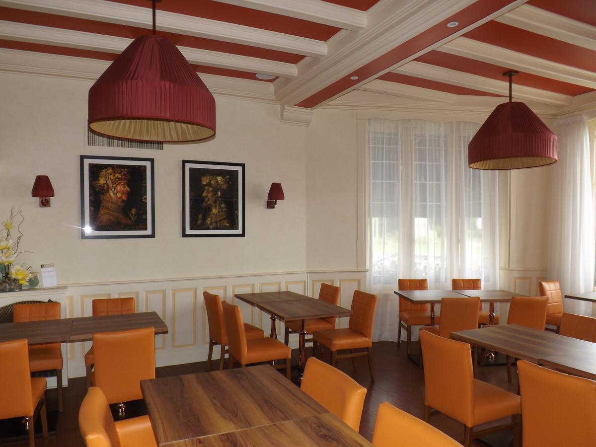 Hotel Restaurant Le Parc Moulins  Exteriér fotografie