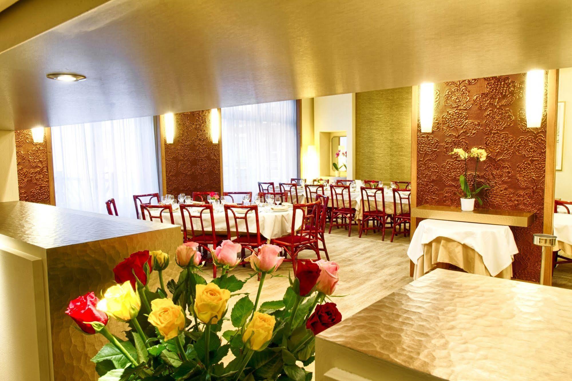 Hotel Restaurant Le Parc Moulins  Exteriér fotografie