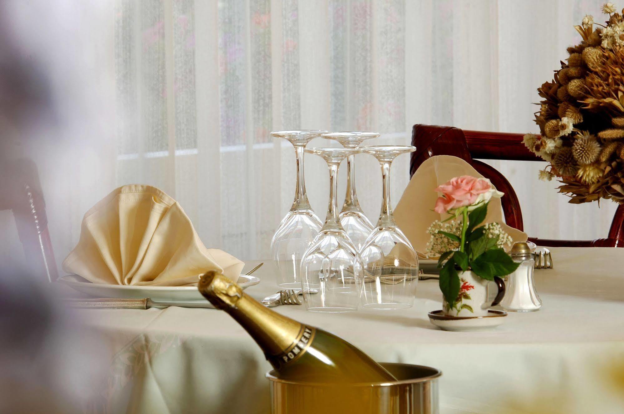 Hotel Restaurant Le Parc Moulins  Exteriér fotografie